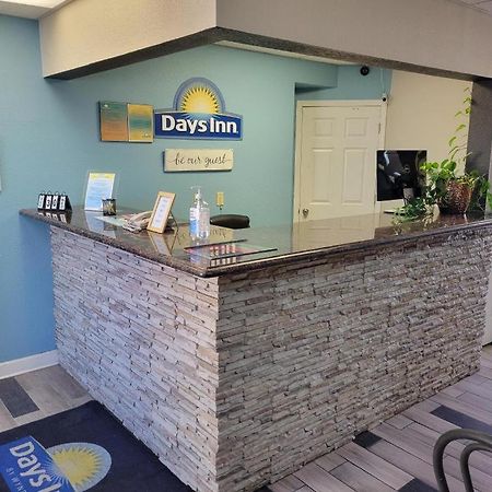 Days Inn By Wyndham West Branch Iowa City Area Buitenkant foto