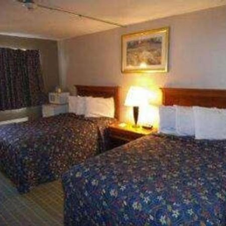 Days Inn By Wyndham West Branch Iowa City Area Buitenkant foto