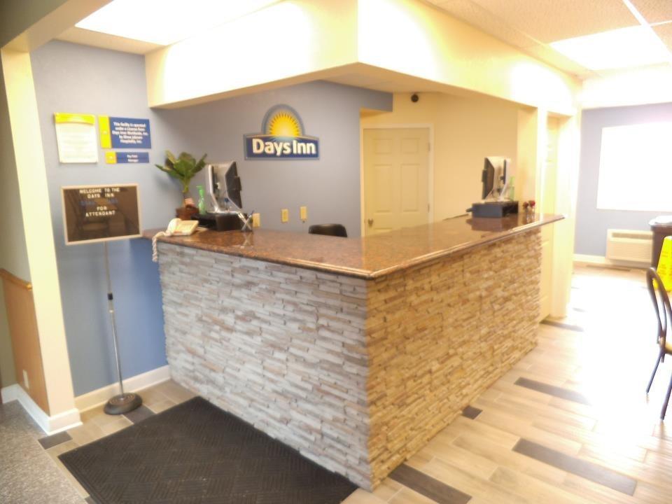 Days Inn By Wyndham West Branch Iowa City Area Buitenkant foto