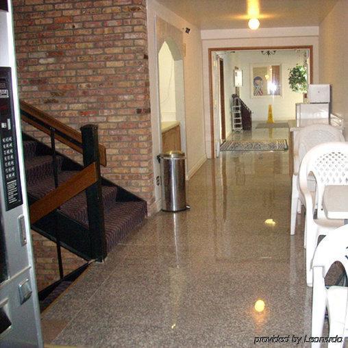 Days Inn By Wyndham West Branch Iowa City Area Interieur foto