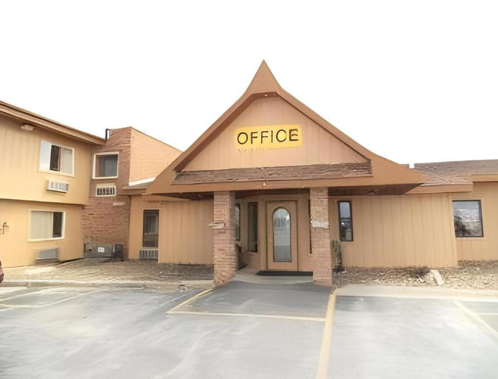 Days Inn By Wyndham West Branch Iowa City Area Buitenkant foto