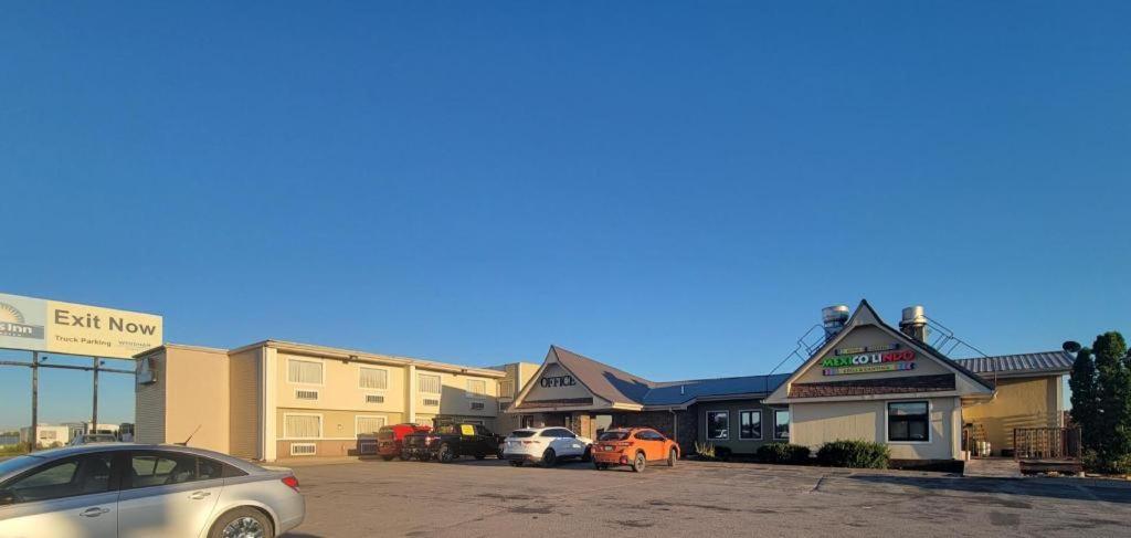 Days Inn By Wyndham West Branch Iowa City Area Buitenkant foto