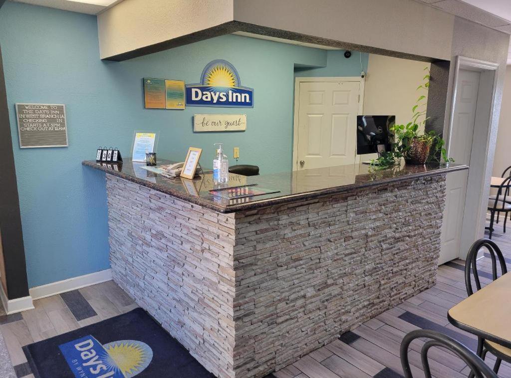 Days Inn By Wyndham West Branch Iowa City Area Buitenkant foto