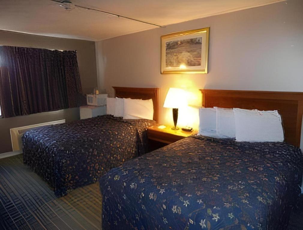 Days Inn By Wyndham West Branch Iowa City Area Buitenkant foto
