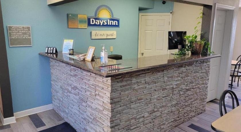 Days Inn By Wyndham West Branch Iowa City Area Buitenkant foto