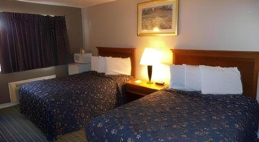 Days Inn By Wyndham West Branch Iowa City Area Buitenkant foto