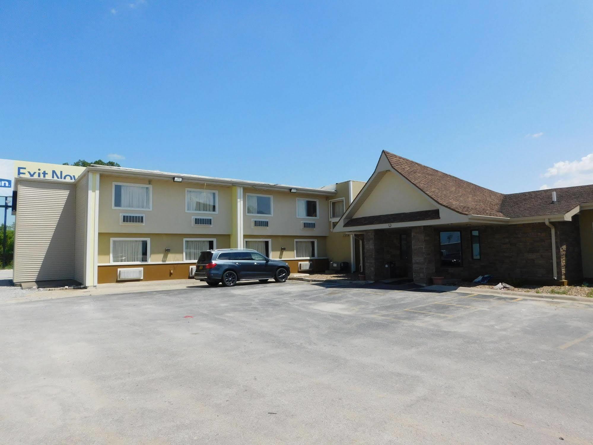 Days Inn By Wyndham West Branch Iowa City Area Buitenkant foto