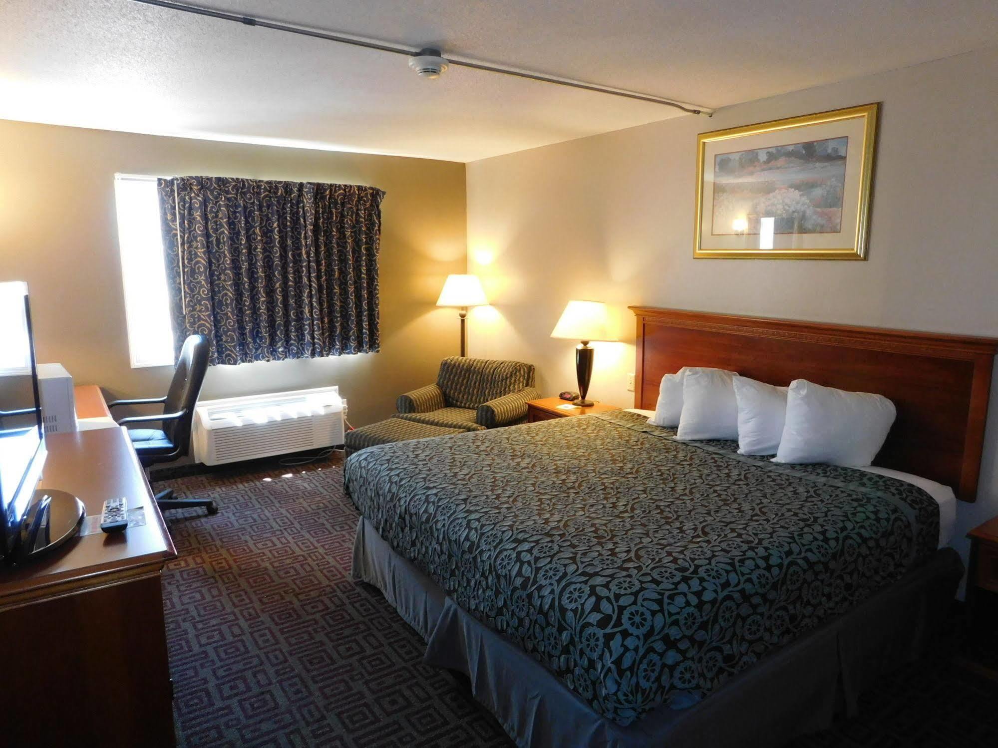Days Inn By Wyndham West Branch Iowa City Area Buitenkant foto