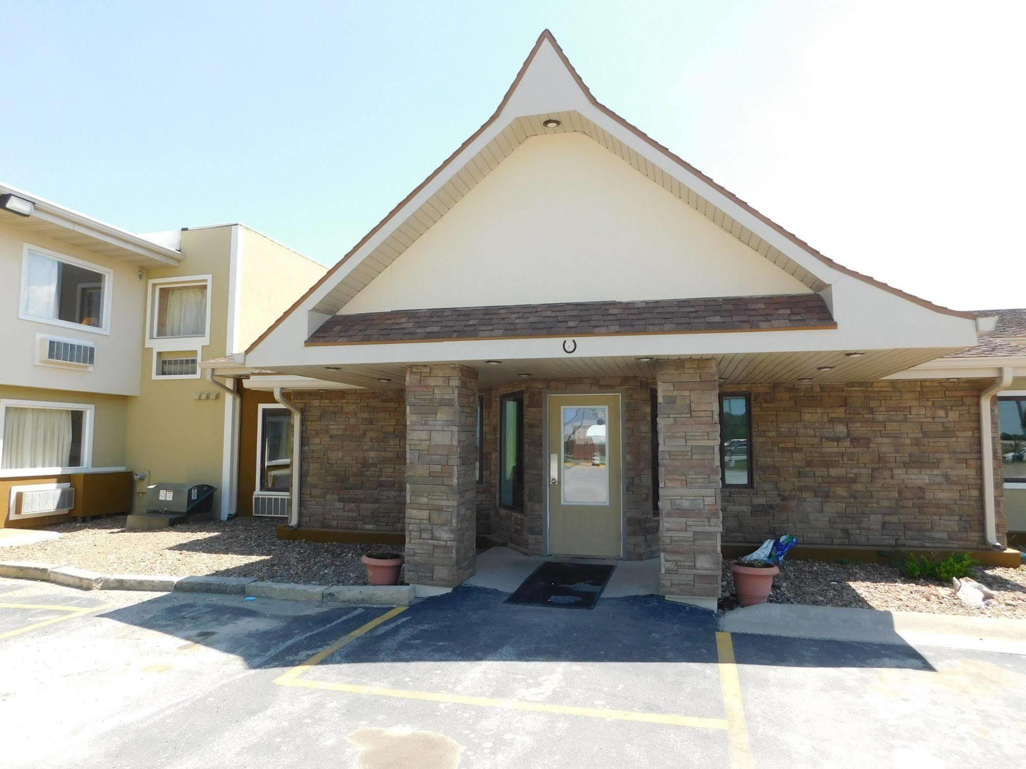 Days Inn By Wyndham West Branch Iowa City Area Buitenkant foto