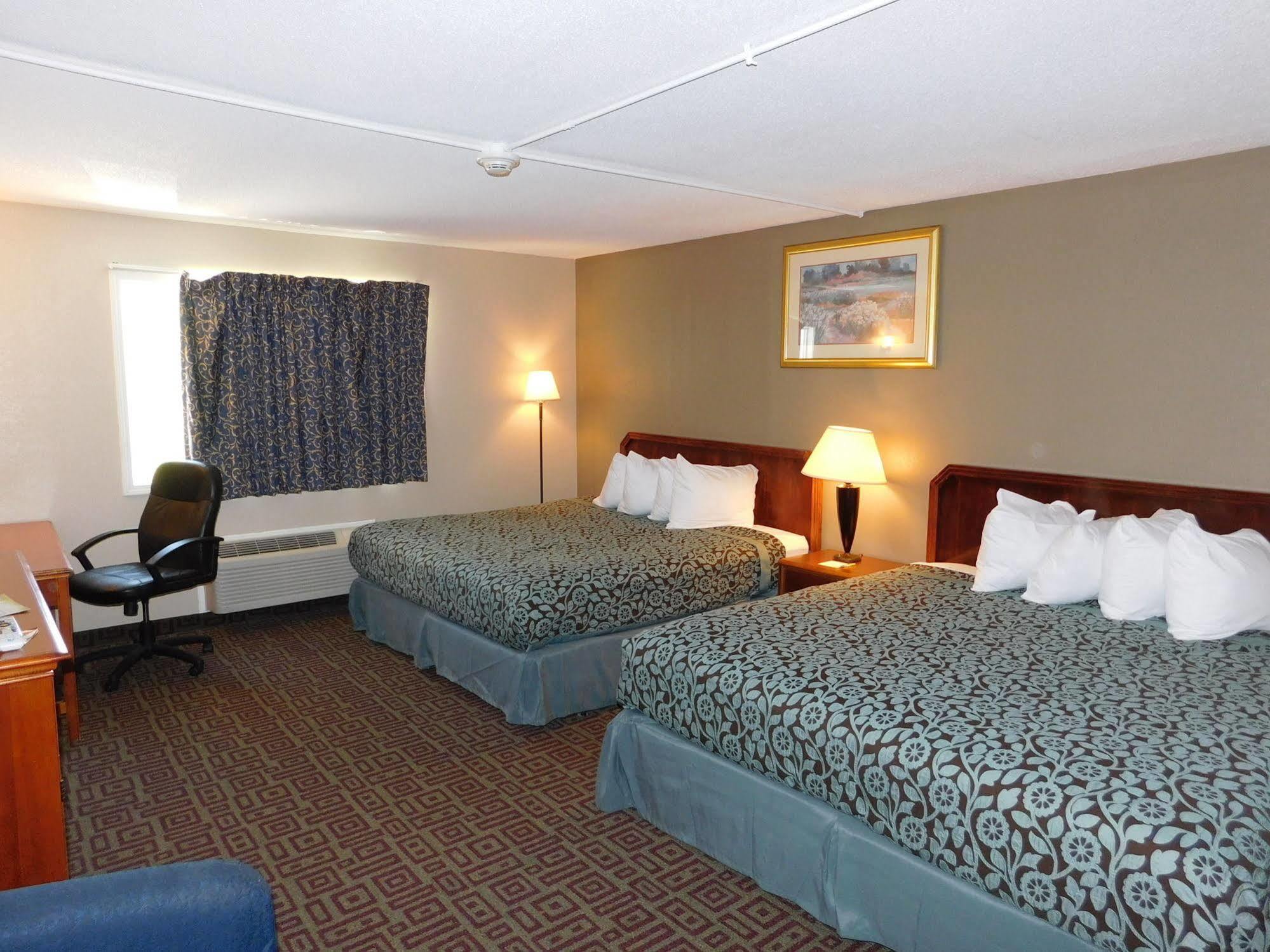 Days Inn By Wyndham West Branch Iowa City Area Buitenkant foto