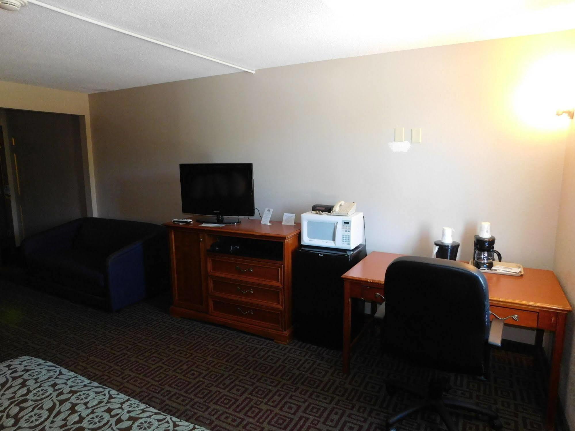 Days Inn By Wyndham West Branch Iowa City Area Buitenkant foto
