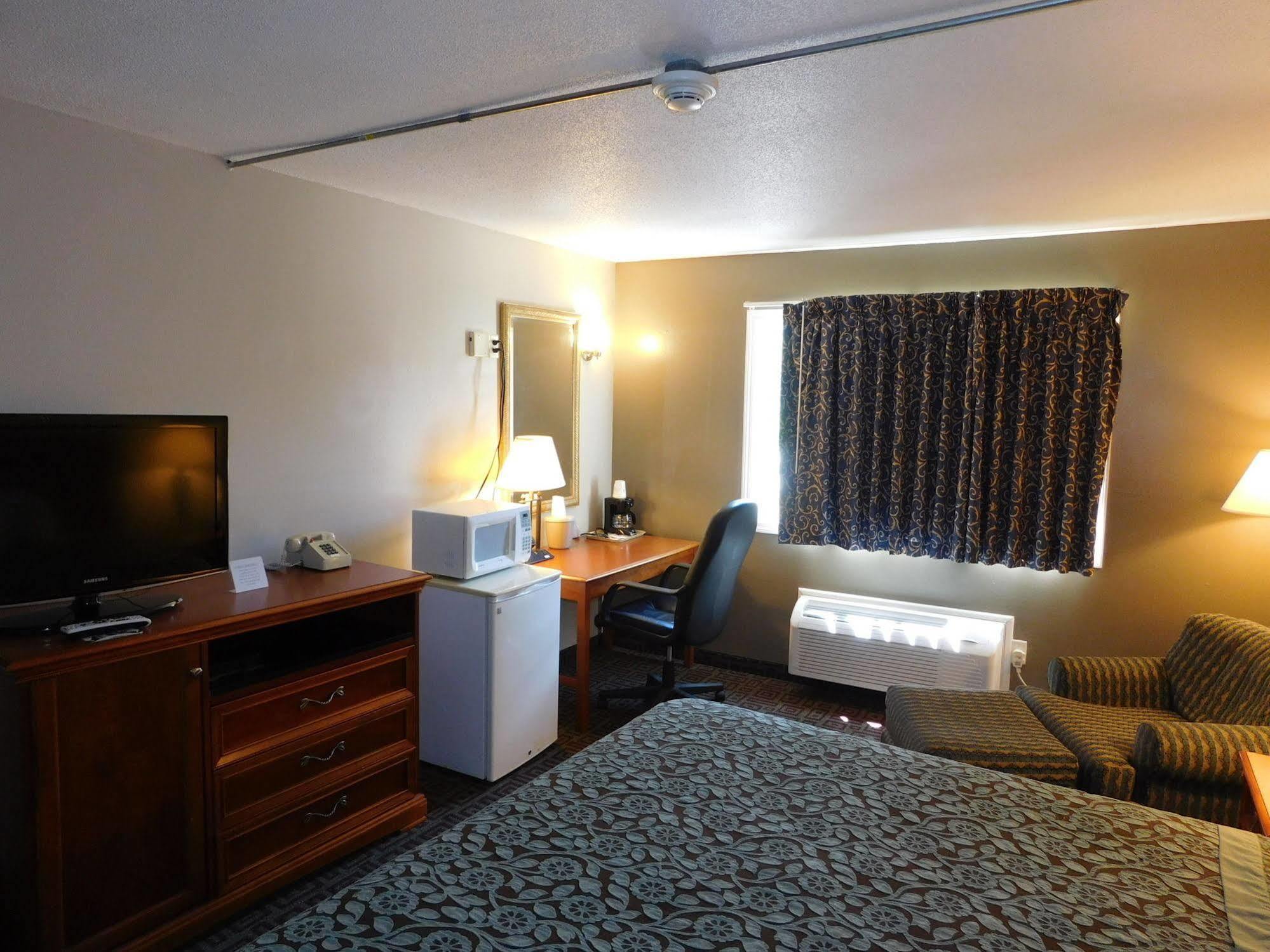 Days Inn By Wyndham West Branch Iowa City Area Buitenkant foto